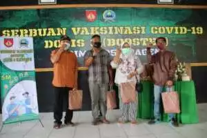 Gelar Vaksin Booster, Kodim Sragen Bagikan Minyak Goreng Untuk Masyarakat