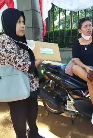 Otoritas Jasa Keuangan Menerima Berkas Pengaduan Korban Asuransi Di Trotoar, Apakah Ini Bagian Dari SOP OJK Kah ??