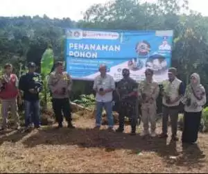 Koordinator FKPLH Kecamatan Kalapanunggal bersama Muspika Kecamatan Lakukan Giat Tanam 1000 Pohon