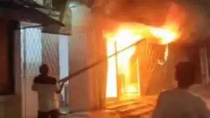 Baterai Sepeda Listrik Korslet, Ruko 2 Lantai Hangus Terbakar