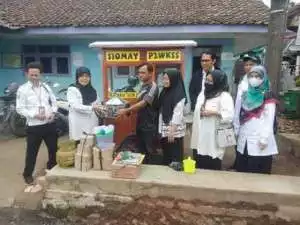 Dukung P2WKSS, Dinas Perikanan Sukabumi Serahkan Bantuan Sarana Usaha