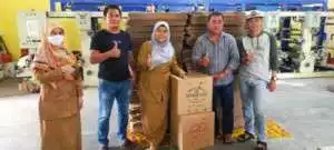 Dinas Perikanan Serahkan Bantuan Kemasan Ikan Asin Kepada POKLAHSAR Sumber Laut