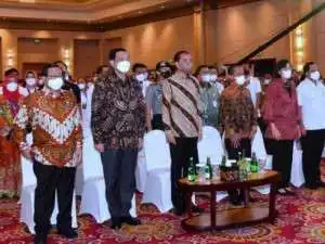 Presiden Jokowi Cek Harga Bahan Pangan di Pasar Kemuning Pontianak