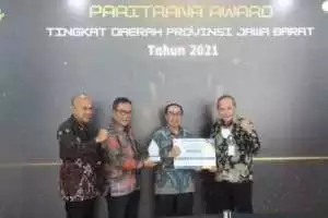 PEMKAB. Sukabumi Raih Penghargaan Jaminan Sosial Ketenagakerjaan PARITRANA Award 2021