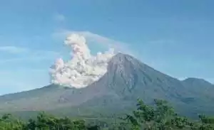 Erupsi Gunung Semeru Pagi Ini