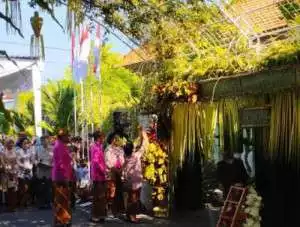 Awali Siraman, Jokowi-Iriana Pasang Bleketepe dan Tuwuhan