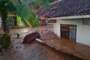 Tim SAR Gabungan Lanjutkan Pencarian Korban Banjir Sumedang