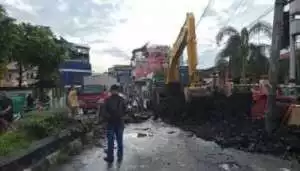 Diduga Oknum Sopir ‘Ngantuk’, Truk Batubara Bermuatan 30 Ton Terbalik