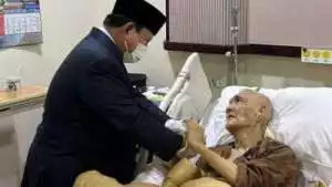 Prabowo Jenguk Mantan Wapres Try Sutrisno di RSPAD