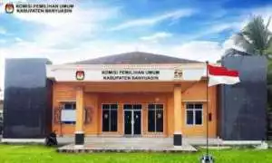 Diduga Oknum Sopir ‘Ngantuk’, Truk Batubara Bermuatan 30 Ton Terbalik