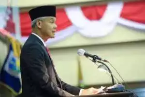 Cuaca Ekstrem, Ganjar Minta Kapal Pelni Jemput 305 Wisatawan yang Terjebak di Karimunjawa
