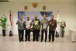 Bupati Kab. Sukabumi Menerima Laporan Hasil Pemeriksaan Kinerja Dari BPK RI Jawabarat