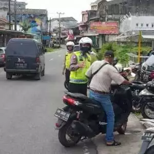 Himbauan Perairan Yang Dilakukan Polair Polres Bangka Barat Melalui Radio