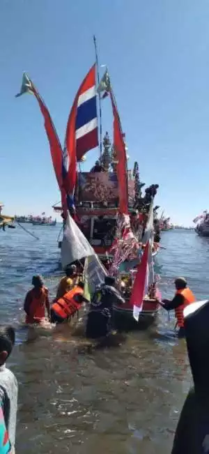 Upacara Petik Laut Masyarakat Nelayan Pandean Pesisir