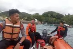 Wistawan Asal Tangerang Terseret Ombak Pantai Sawarna - Lebak