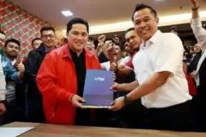 Presiden Jokowi Izinkan Erick Thohir Daftar Jadi Caketum PSSI