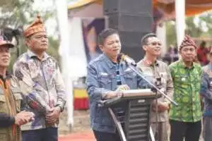Buka Bazar UMKM Zona III, Bupati Enos Disambut 100 Orang penari Bali