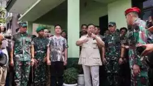 Bersama Walkot Solo, Prabowo Bagikan Motor dan Alat Komunikasi Baru ke Babinsa