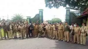 Kantor DPRD Sragen di Geruduk Ribuan Perangkat Desa, Tuntut Revisi Perbup Soal Tanah Bengkok