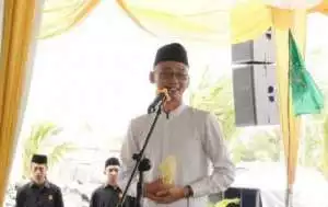 Resmi Bupati Lanosin Lepas Ribuan Masyarakat Antusias Ikuti Jalan Sehat HUT OKU Timur Ke-19