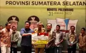 Terbaik, OKU Timur Tercepat Salurkan Kartu Tani se-Sumsel