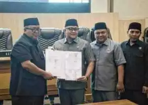 Paripurna DPRD, bupati Sukabumi Sampaikan Pendapat Akhir Bupati Atas Dua RAPERDA