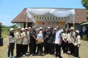 LSM dampal Jurig dan BPDSHL KLHK RI BP Plara Gandeng Mahasiswa KKM STIE pasim dan Warga Sindang Palay Kota Sukabumi Tanam Pohon Tebar Bibit Ikan Di Sungai HBR/HAS Untuk SELINGKUH (Selamatkan Lingkungan Hidup)