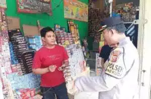 Nyaman Menjalankan Ibadah Puasa, Polsek Parungkuda Razia Petasan.
