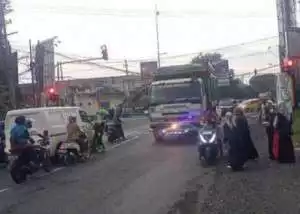 Aksi Bagi Takjil Mahasiswi Akademi Kebidan Sakinah Pasuruan