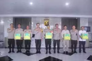 Pengambilan sumpah dan penandatangan fakta integritas.
