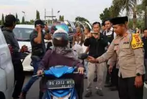 Pengambilan sumpah dan penandatangan fakta integritas.