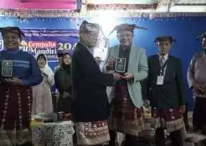 Halal Bihalal Bersama Masyarakat Cempaka, Gubernur HD Dan Bupati Enos Diberi Jajuluk