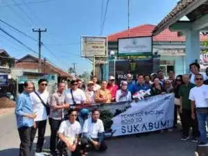 Penyerahan Dokumen Kependudukan Oleh Bupati Sukabumi Kepada Masyarakat Dalam Kegiatan TNI Manunggal Membangun Desa (TMMD)