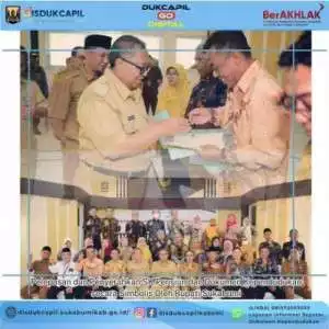 Pelepasan dan Penyerahan SK Pensiun dan Dokumen Kependudukan Secara Simbolis Bagi PNS Yang Memasuki BUP Oleh Bupati Kab. Sukabumi