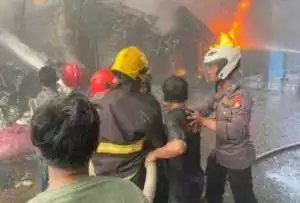 Kebakaran gudang Karpet kerugian mencapai 1 Milyar