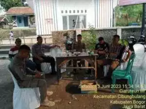 Pembagian Bantuan Pangan  dari Kemensos Tahap 3 Di Desa Ciaruteun Ilir