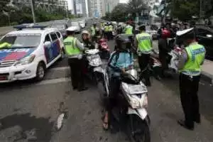 Polisi Menilang Tanpa Sertifikasi, Masyarakat Berhak Menolak