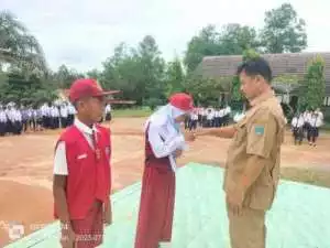 Paripurna Ke 40 DPRD OKU Timur, Bupati Dan Ketua DPRD Beri Penghargaan Desa Sribunga