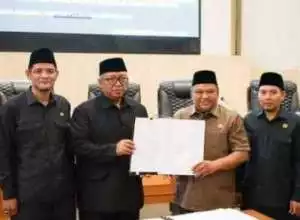 Bupati Sukabumi, Marwan Hamami Sampaikan Pendapat Akhir Atas Dua RAPERDA