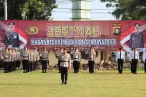 Arus pelayaran terganggu, warga Kecamatan Makarti Jaya harapkan Dinas PUTR Kabupaten Banyuasin segera bersihkan sisa material jembatan.