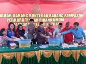 Kejari Kapuas musnahkan Barang Bukti dan Barang Rampasan Tindak Pidana Umum tahun 2023