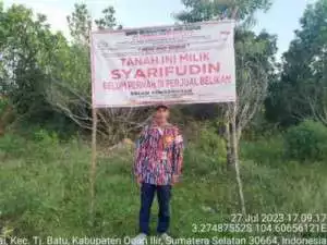Arus pelayaran terganggu, warga Kecamatan Makarti Jaya harapkan Dinas PUTR Kabupaten Banyuasin segera bersihkan sisa material jembatan.