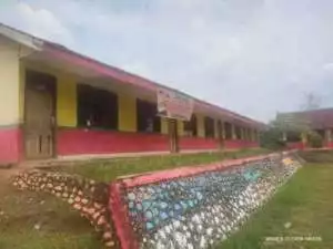 SDN Babat Minim Perawatan Bangunan Banyak Rusak Masyarakat Tanya BOS.