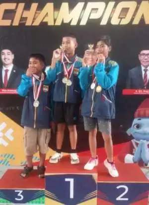 SMPN B Srikaton Luar Biasa: Raih Juara O2SN Dengan Medali Emas Dan Perak.