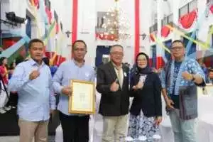 Wabup Sukabumi Menerima Penghargaan Untuk Diskominfosan Pada Festival Literasi Digital Jabar