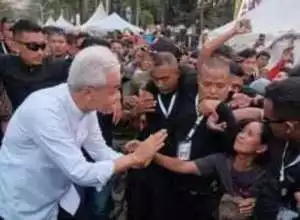 Pamitan ke warga Jawa Tengah, Ganjar tak kuasa menahan air mata