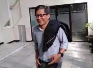 Rocky Gerung dan pengacaranya diserang saat hendak tinggalkan Bareskrim