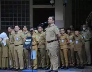  Wali Kota Tangerang, meminta agar jajaran Pemkot Tangerang melakukan percepatan proses pembangunan 