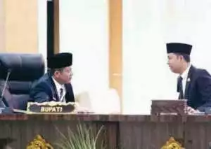 Bupati dan Wakil Bupati OKU Timur menghadiri Rapat Paripurna ke-44 DPRD Kabupaten OKU Timur
