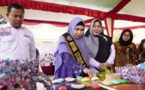 Gelar Seminar Parenting, Bunda Literasi Berikan Apresiasi Kepada SMP Negeri 2 Martapura